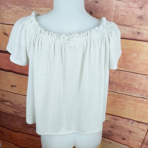 𝅺Off shoulder crop top size medium Flowers Print - Picture 4 of 6